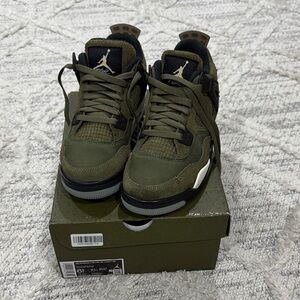 Nike Kids Sneakers in Olive and Black